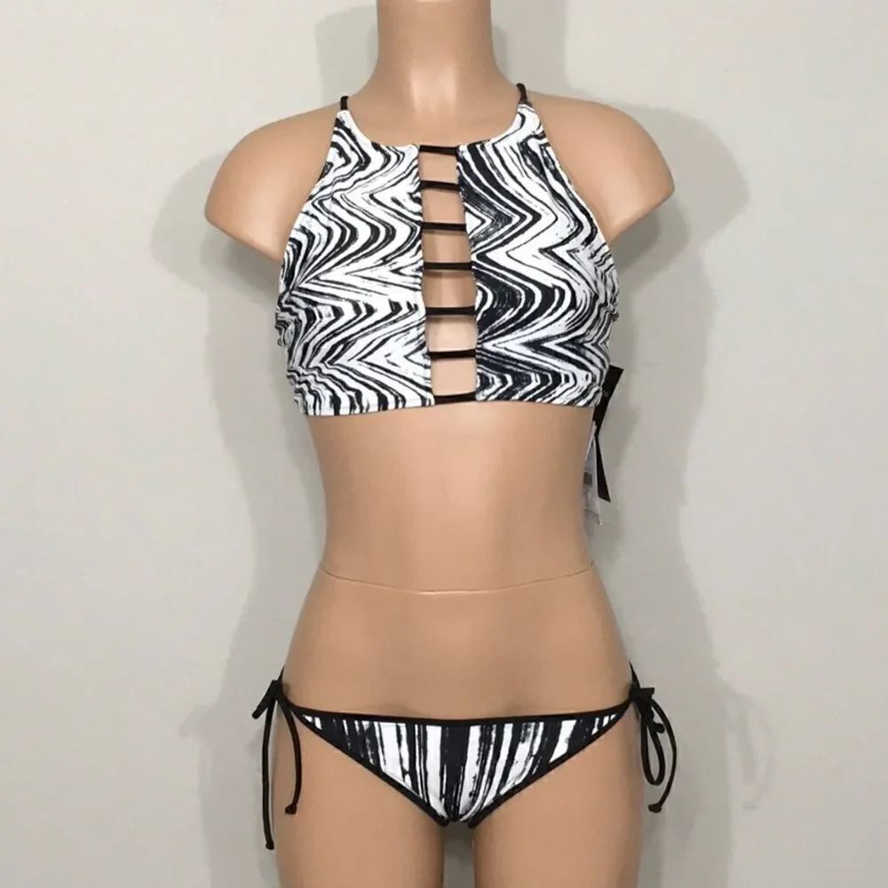 VOLCOM high neck string bikini. M/L and S/XS - Picture 8 of 16